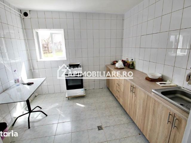 Casa 4 camere,4 bai,1 bucatarie,1 living,120 mp,500mp teren