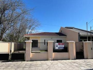 CASA 4 AMBIENTES EN VENTA EN CAÑUELAS
