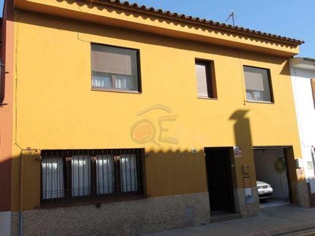 Casa 4 Bedroom Mont Ras Girona 83348357
