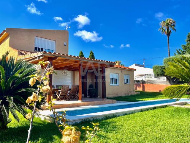 Casa 4 dormitorios 197 m2