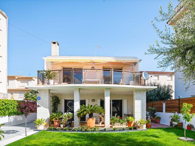 Casa 4 dormitorios 192 m2 212m² Cunit