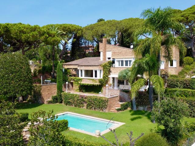 Casa 4 dormitorios 250 m2