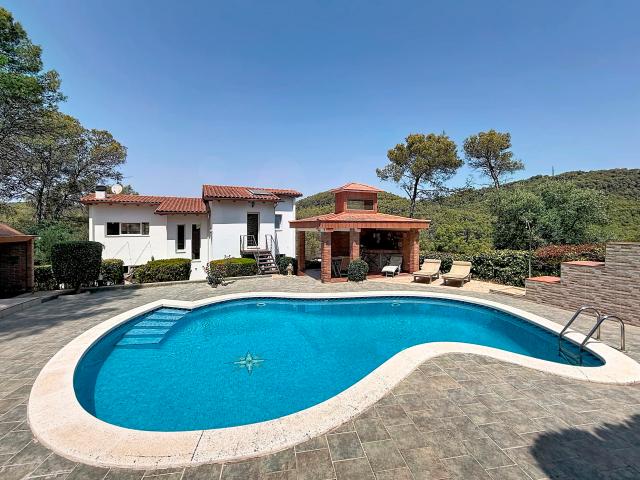 Casa 4 dormitorios 279 m2