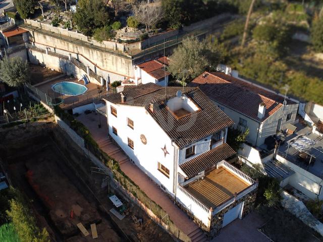 Casa 4 dormitorios 300 m2
