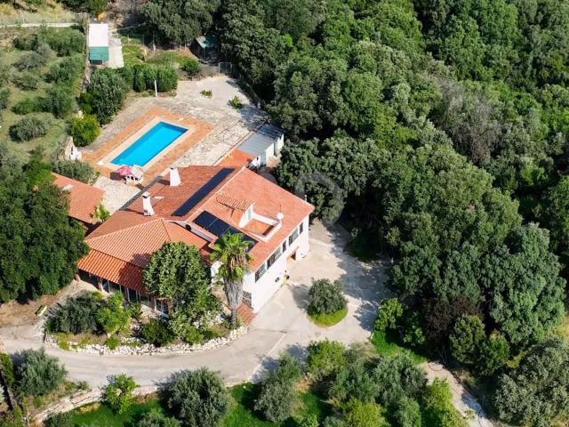 Casa 4 dormitorios 403 m2