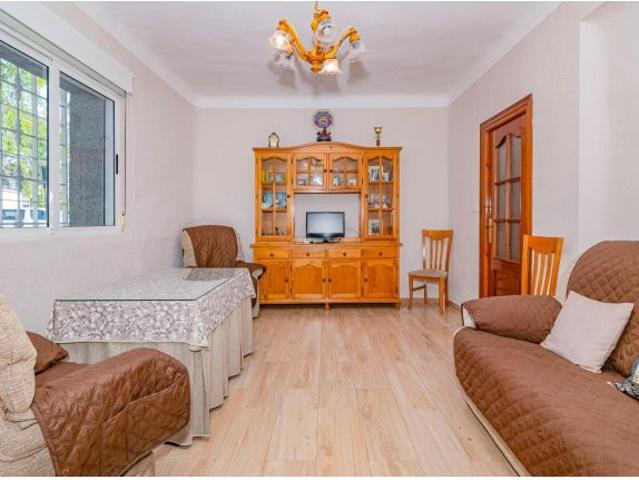 Casa 4 dormitorios y 2 baños en Bobadilla