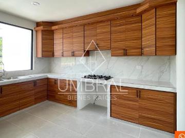 Casa 4 recámaras en VENTA, Fracc. Privado, COATEPEC