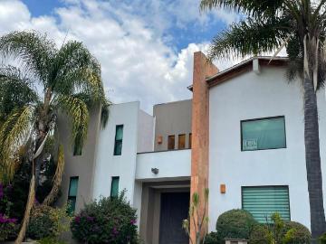 Casa 500m2 terreno, 4 RECAMARAS, JARDIN, CERCA UVAQ Y 7 DAYS ALTOZANO