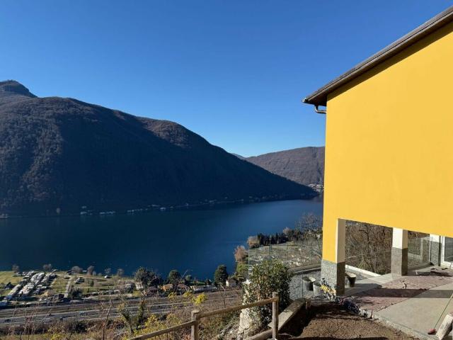CASA 5.5 LOCALI RINNOVATA CON STUPENDA VISTA LAGO A ROVIO