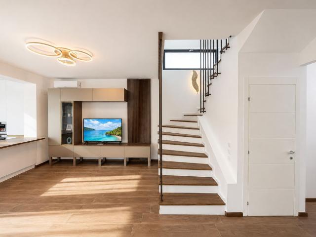 Casa 5 camere, 4 dormitoare, 3 bai, NOU, Terasa Rooftop, Școală Americ