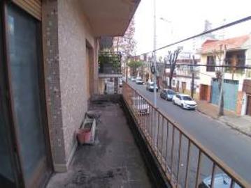 CASA 5 AMBIENTES EN VENTA EN AVELLANEDA CON GALPON