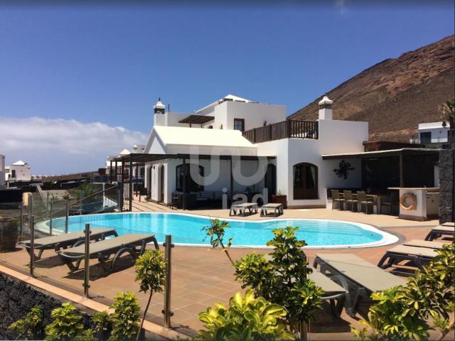 Casa 5 dormitorios 246.00 m2 246m² Las Coloradas