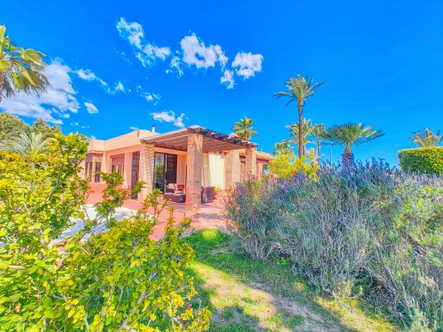 Casa 5 dormitorios 348.5 m2