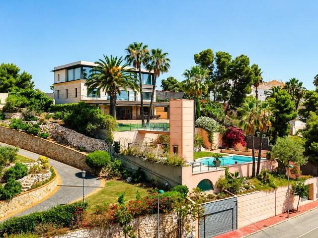 Casa 5 dormitorios 370 m2