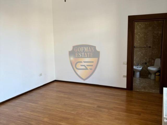 Casa 6 cam Tomis II 4 dormitoare, 5 parcari, 4 bai, 240mp + curte 100m