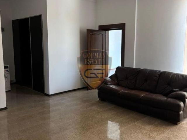 Casa 6 cam Tomis II 4 dormitoare, 5 parcari, 4 bai, 240mp + curte 100m