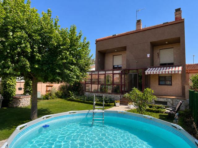 Casa 6 dormitorios 330 m2