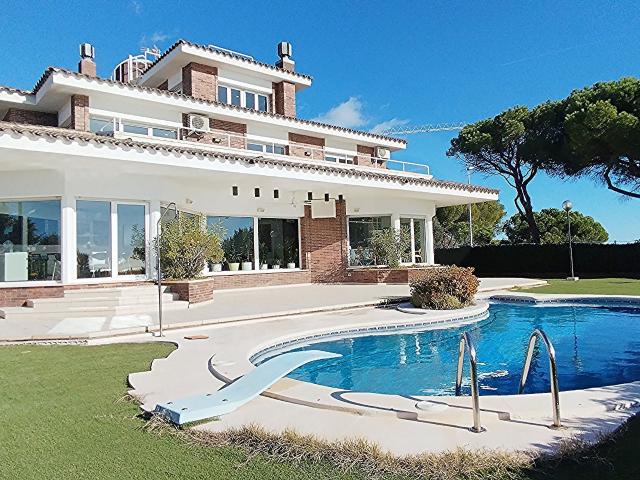 Casa 6 dormitorios 533 m2