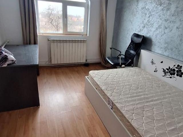 casa 9 camere 300 mp locuri de paracre galata la strada 1400 euro