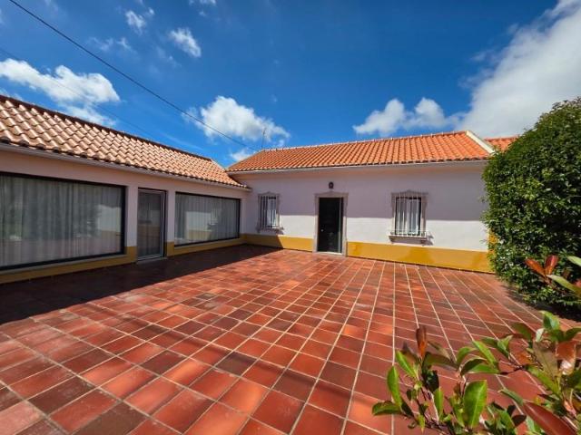 Casaa 4 quarto, Lourinhã Lourinhã 2530 286 DS102861562