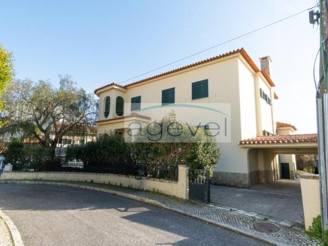 Casaa 8 quarto, Oeiras Oeiras 2795 076 DS91515384