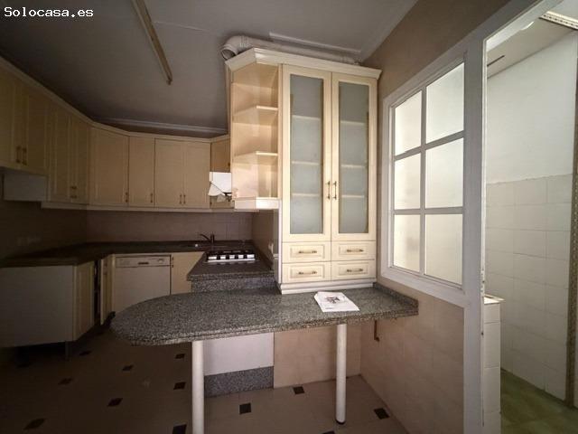 CASABANCO VENDE PISO DE CUATRO DORMITORIOS EN BADAJOZ