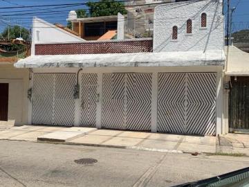 Casa/Edificio con 3 Deptos. en Venta, para Renta, ideal para inversionistas