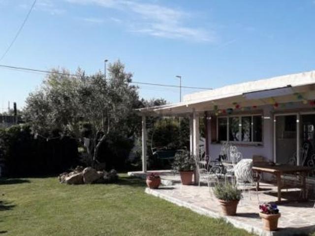 CASAL PALOCCO AMPIO APPARTAMENTO CON GIARDINO