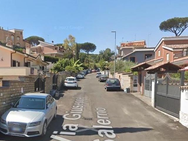 Casal selce ampio monolocale ammobiliato