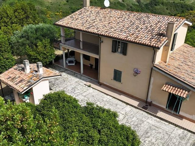 Casale Colonico Rustico in vendita a Acquaviva Picena, Forola