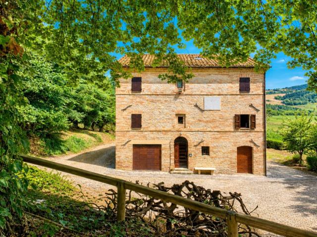 Casale Colonico Rustico in vendita a Belmonte Piceno, Collinare