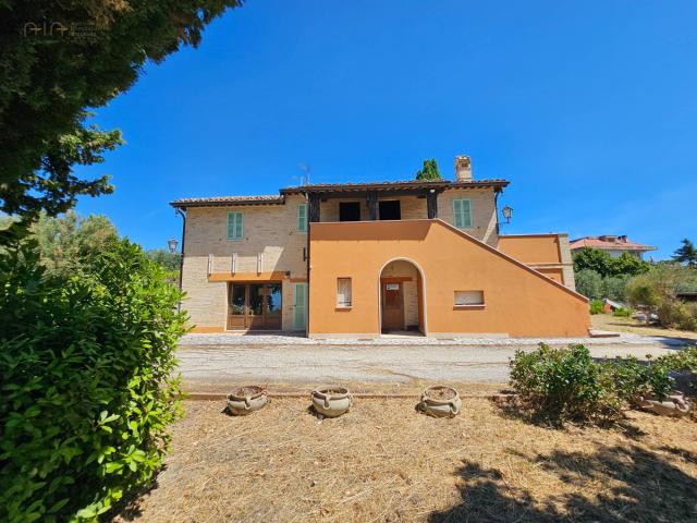 Casale Colonico Rustico in vendita a Offida, Collinare / Campagna