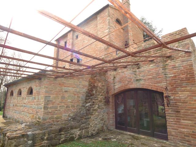 Casale Colonico Rustico in vendita a Sarnano, Centrale