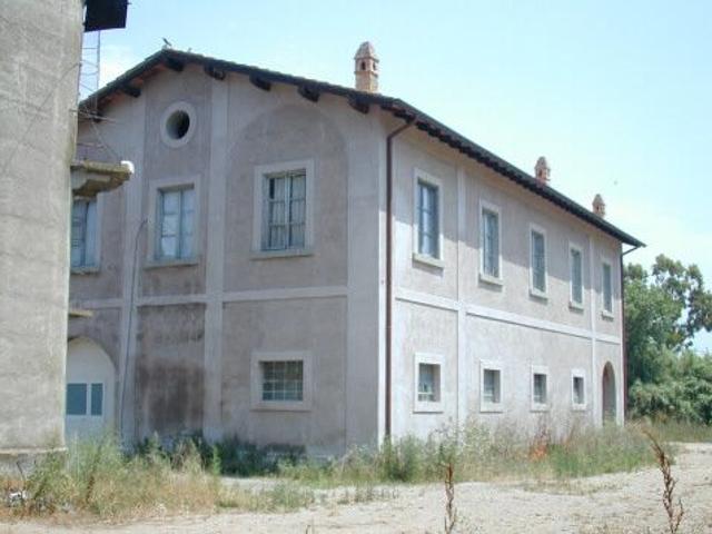 Casale Commerciale in Vendita in VIA PORTUENSE a Roma