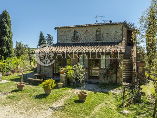 Casale con Agriturismo, Piscina e Vigneto sulle Colline di V. 520m² Volterra