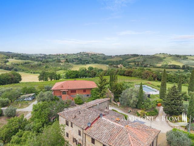 Casale con piscina, fattoria, vigneti e vista su San Gimigna. 385m² San Gimignano