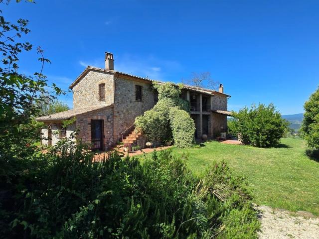 Casale con 24 ettari vicino Orvieto 300m² Orvieto
