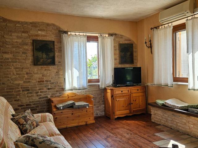 Casale abbinato in vendita a Colli al Metauro