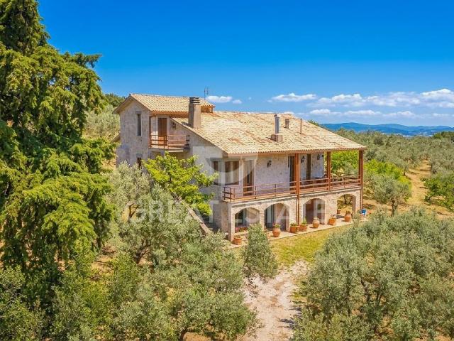 Casale Belle Vue 269m² Trevi