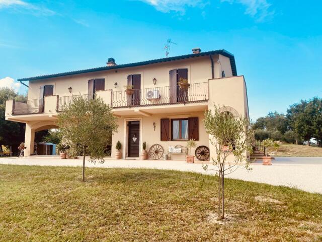 Casale Dominante Panoramico 360m² Montecastrilli