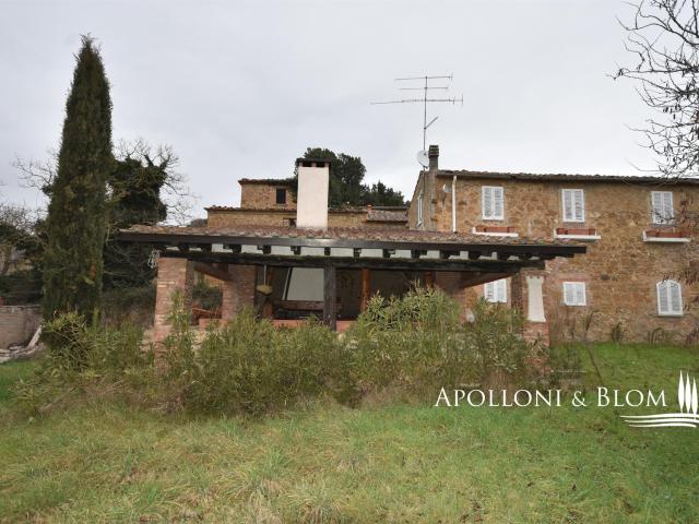 Casale da ristrutturare con terreno a Castelmuzio, Siena – T. 241m² Trequanda