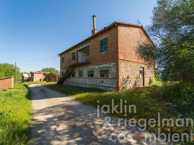 Casale da ristrutturare in posizione incantevole a 25 km da. 1081m² Asciano