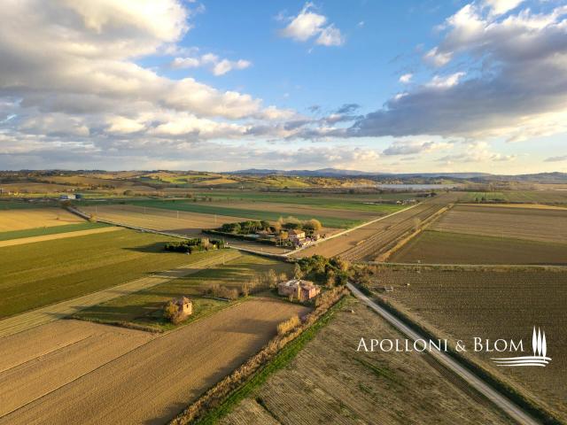 Casale del 1700 da ristrutturare con terreno, Montepulciano. 470m² Montepulciano