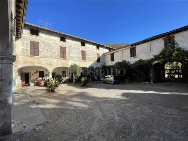 Casale di 1300 mq a Monteclana Nave