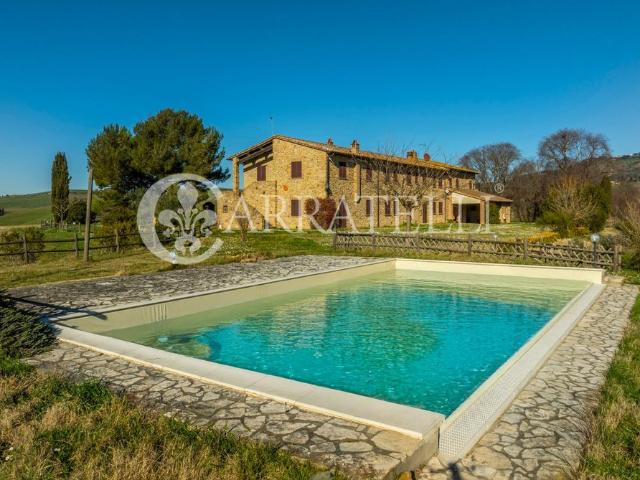 Casale di 700 mq in vendita Volterra, Italia