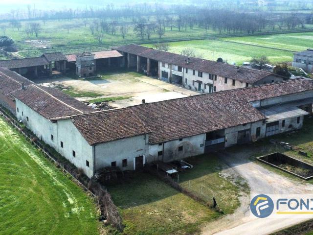 Casale di campagna in vendita a Castegnato