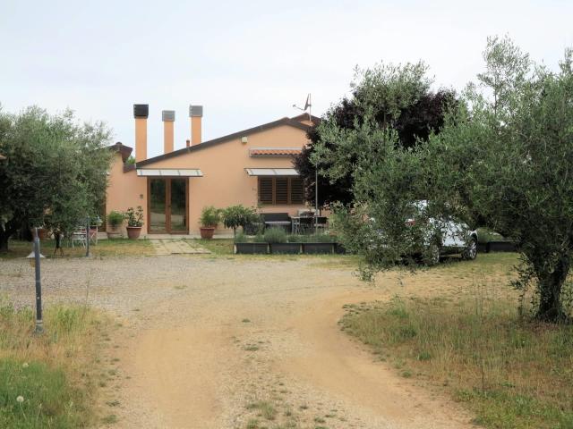 Casale di ampia superficie in posizione dominante in vendita. 200m² Massa Marittima