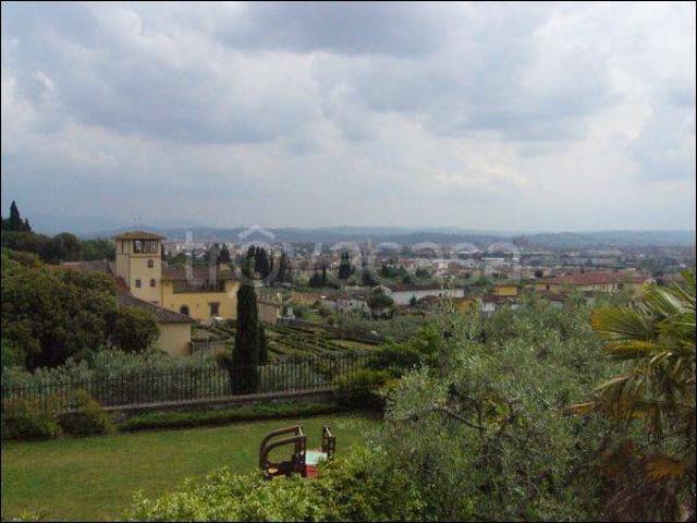 Casale in affitto a Firenze, non arredato/vuoto, giardino privato, posto auto TrovaCasa