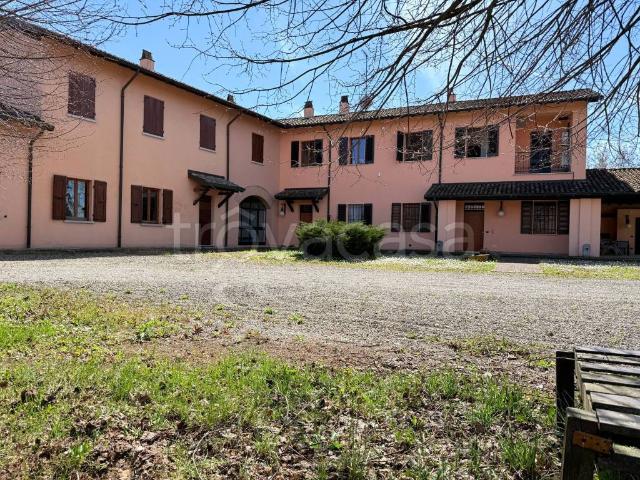 Casale in affitto a Pizzale strada Vecchia Delle Badesse, arredato, giardino privato, terrazzo TrovaCasa