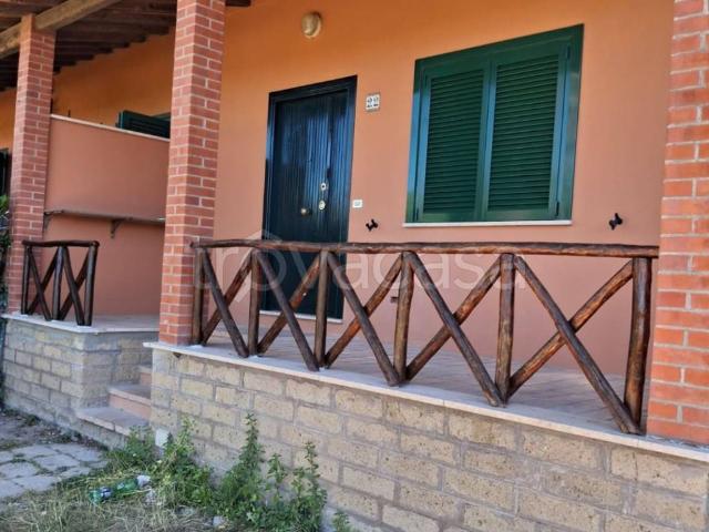Casale in affitto a Roma via Cassia, 1101, non arredato/vuoto, giardino privato, posto auto TrovaCasa